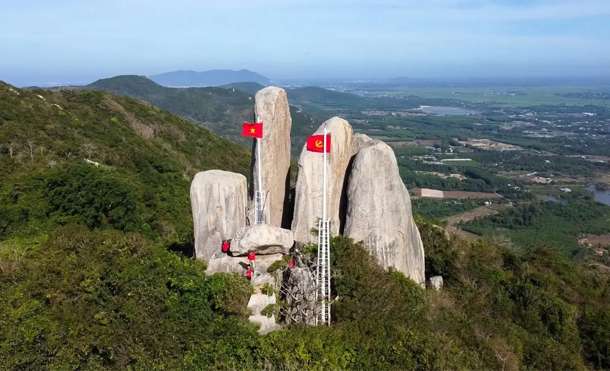 Minh Dam Mountain and Fishing Village Tour From Ho Tram