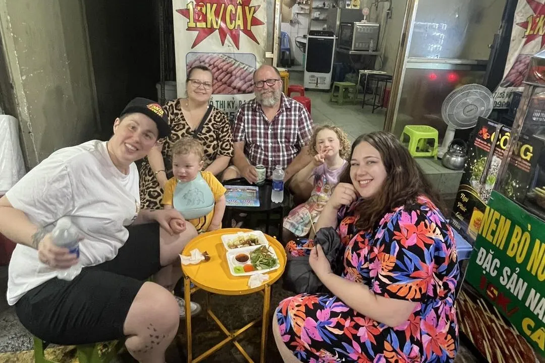 Small kids will have discounts for our scooter food tour