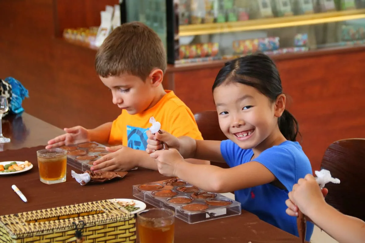 Vietnam cacao workshop with kids 1