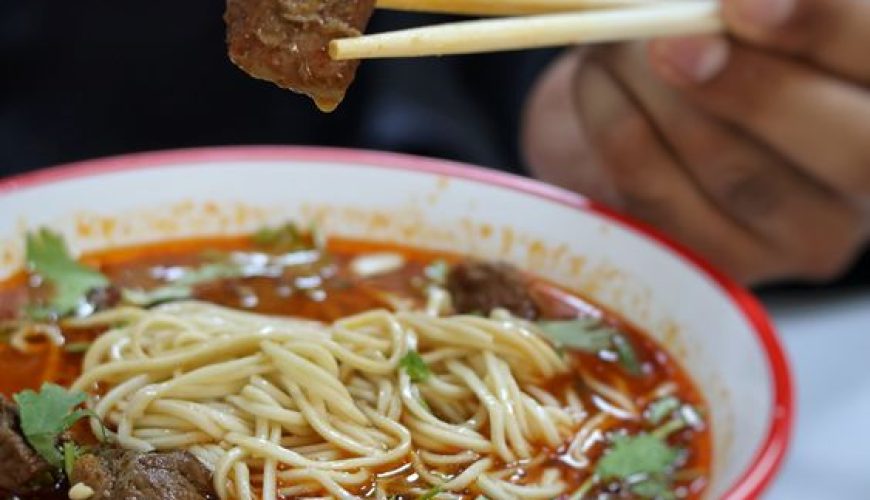 What to Eat in Hue — 10 Dishes Locals Actually Eat