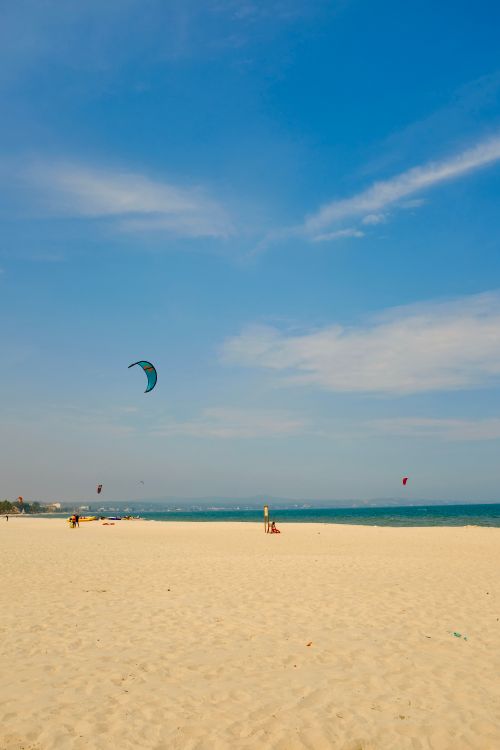Kitesurfing on Mui Ne Beach — the wind sport Mui Ne is famous for