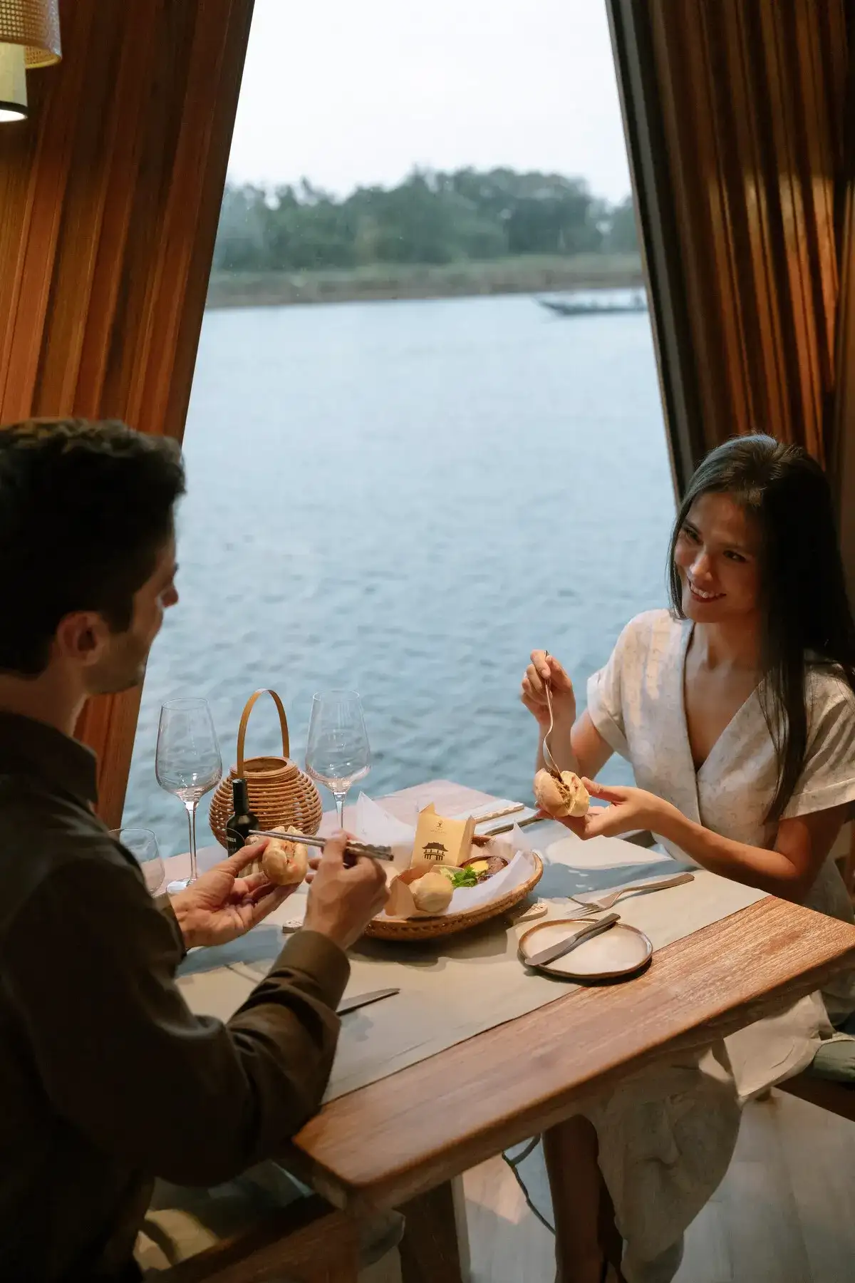 couple dining river cruise