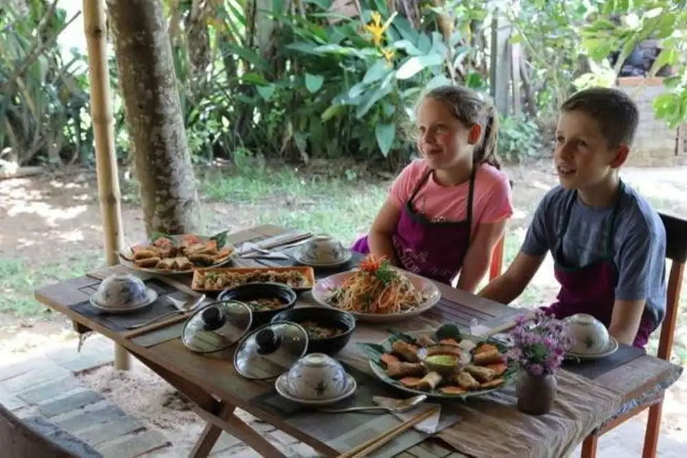 Family and children joining the Hue cooking class