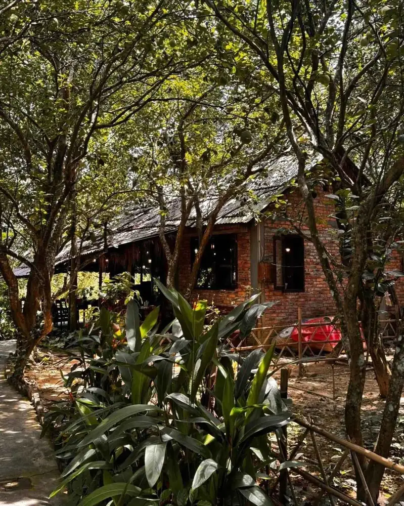 The riverside garden cooking spot next to the Perfume River