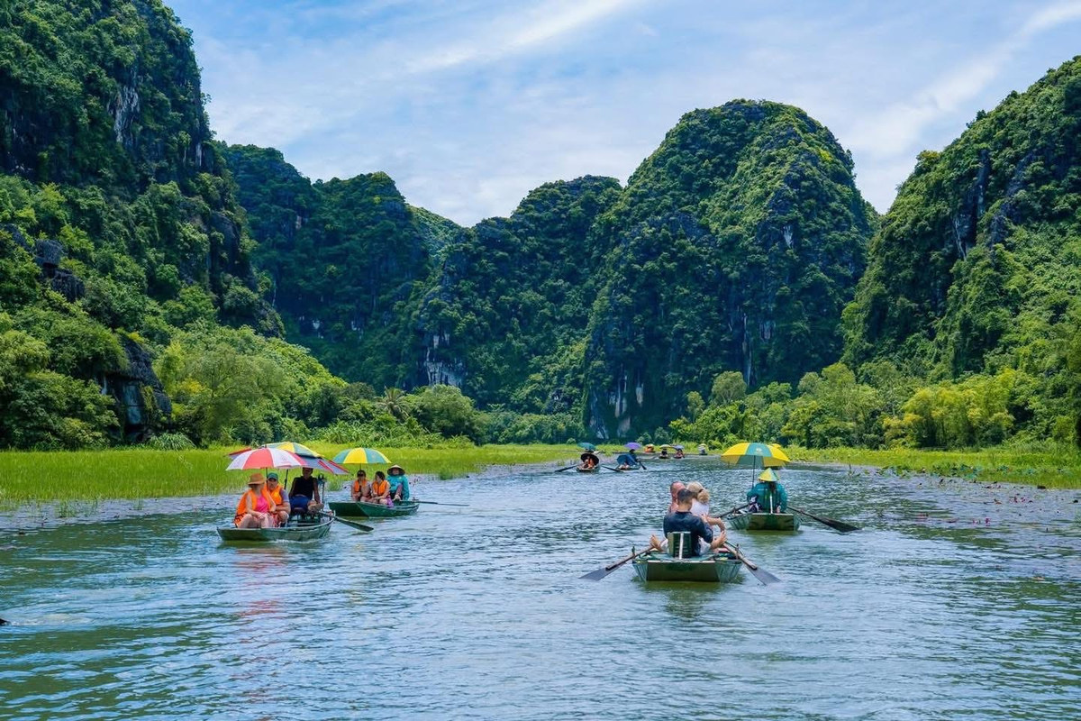 Ninh Binh 2D1N Tour: Tam Coc, Cuc Phuong National Park