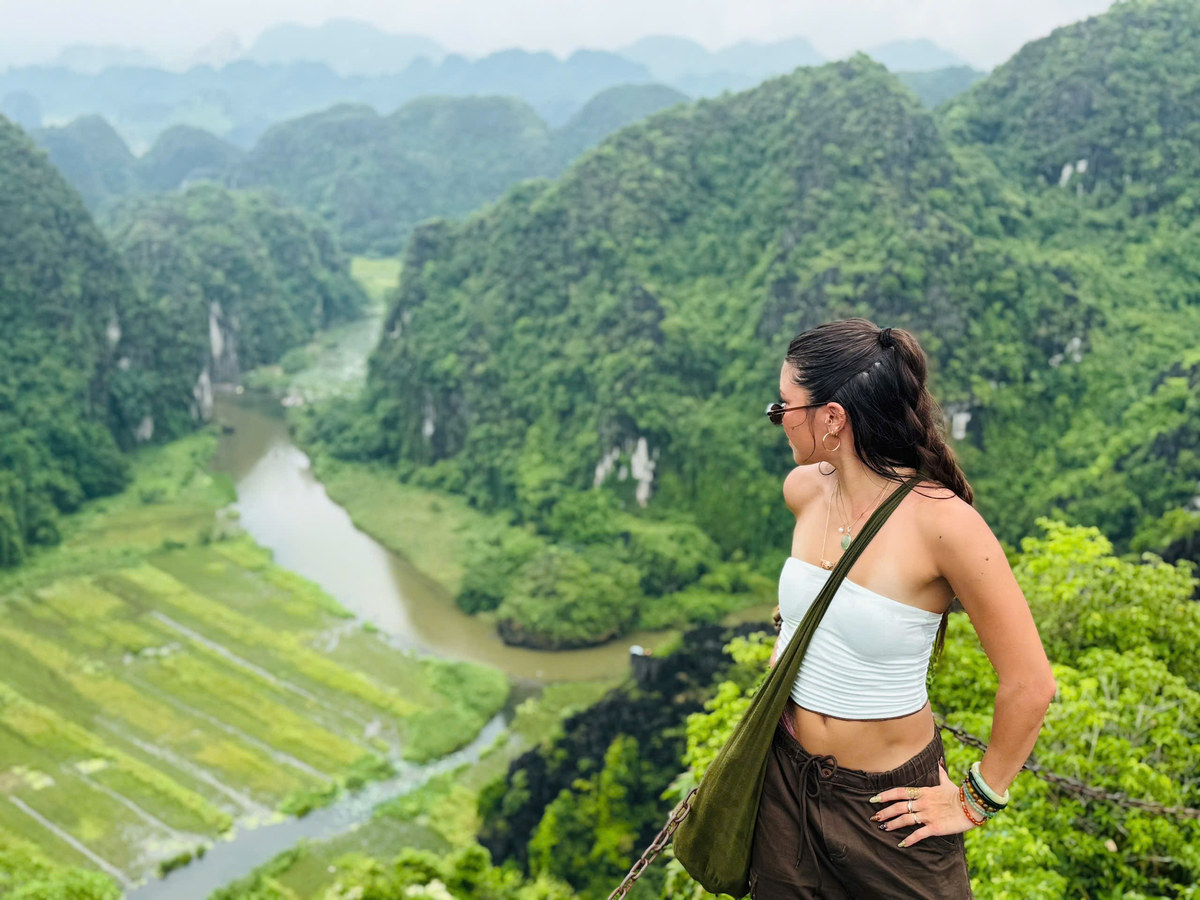 Ninh Binh Tour Full-day: Mua Cave, Tam Coc, Trang An, Hoa Lu, Incense Village